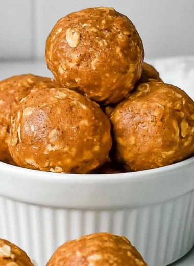 No bake pumpkin protein balls for a healthy and tasty snack