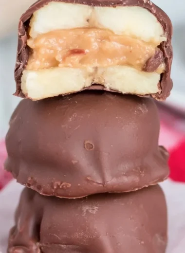Delicious Chunky Monkey Bites made with banana and chocolate flavors.